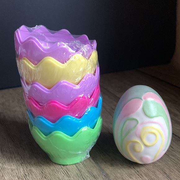 unbranded Other - 6 Pieces Hatched Plastic Treat Cups & 1 ceramic cup